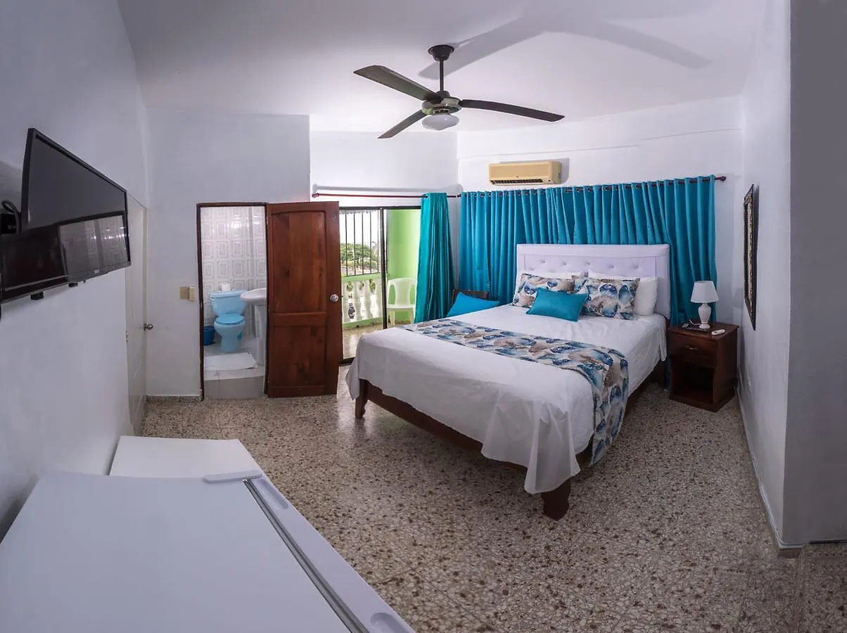 B&M Setup Hotels Лос-Мамейес